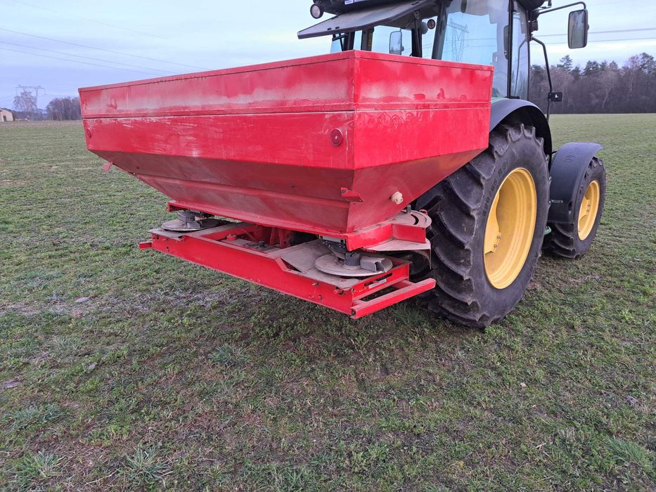 Rozsiewacz nawozu KUHN 1,5 tony