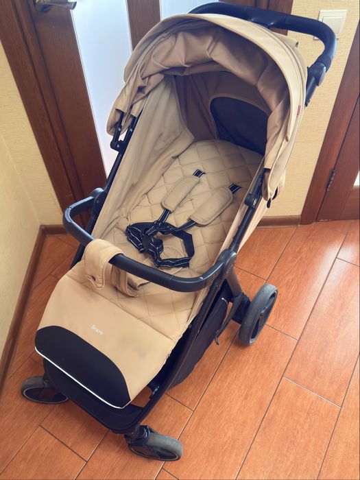 Прогулянкова коляска Carrello Bravo