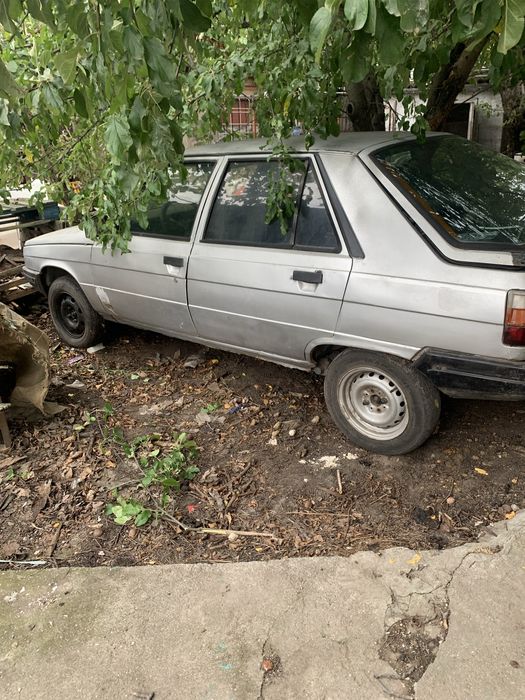 Продам рено11 в розборі