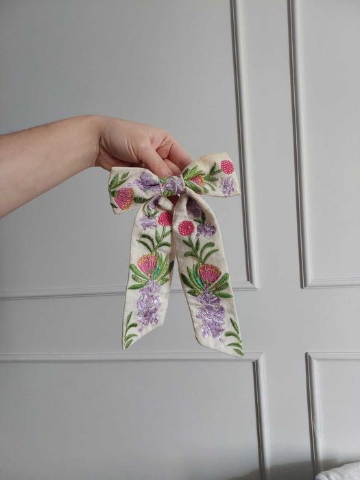 Бант ручної роботи з вишивкою бант ручной работы с вышивкой