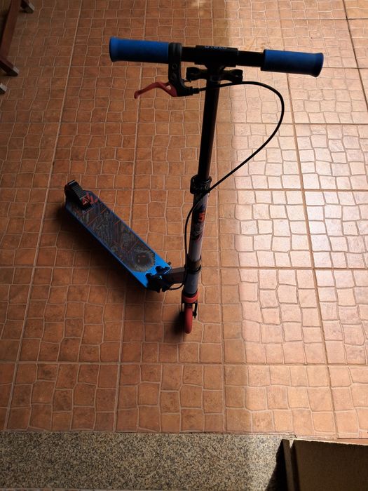 Trotinete Oxelo 2 rodas com travão no guiador e suspensão criança mid 5 grafismo azul