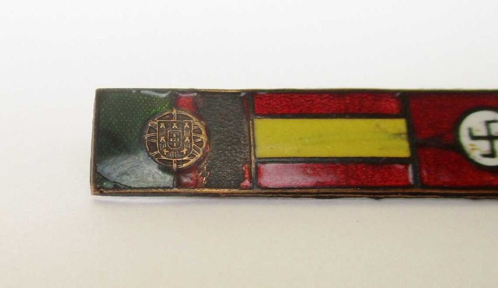 Raro antigo pin alfinete com as 4 bandeiras regimes fascistas