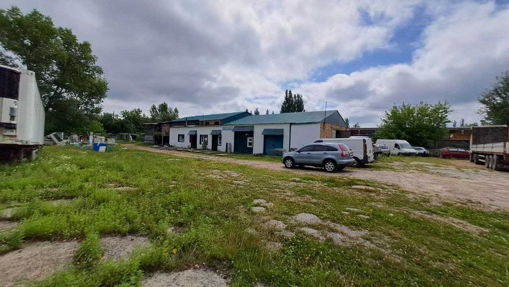 Продаж приміщень та території по вулиці В.Дрозда 11 А