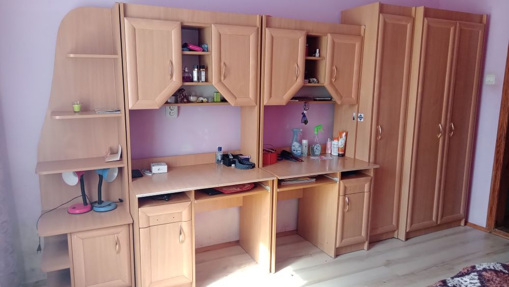 Дитяча стінка у хорошому стані.