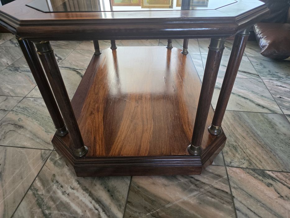 Mesa de centro para sala de estar em pau santo com tampo em vidro temperador