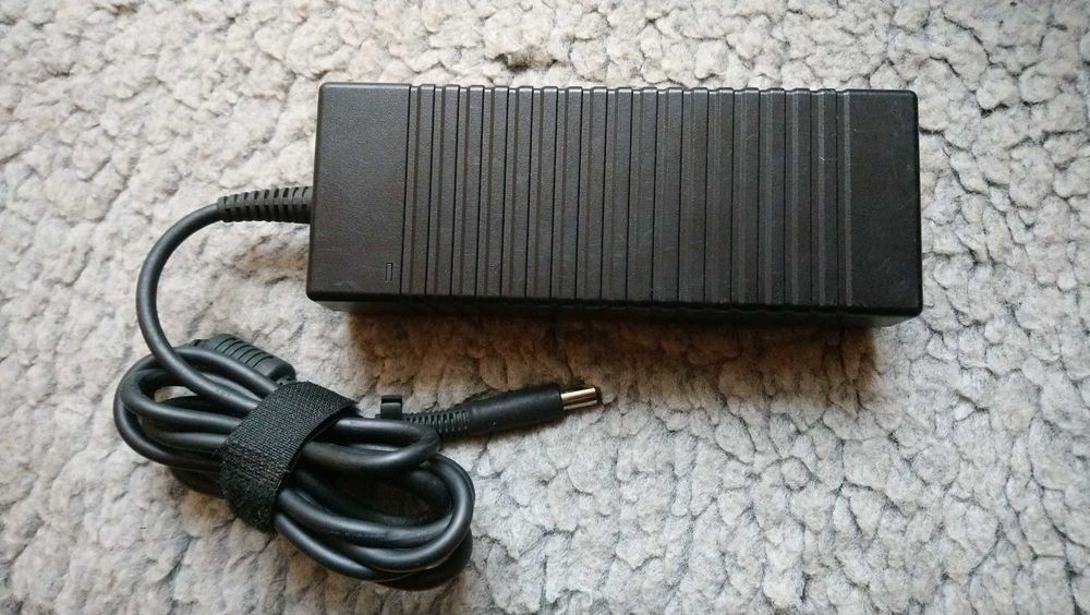 Zasilacz do komputera 19,5V i 6,9A