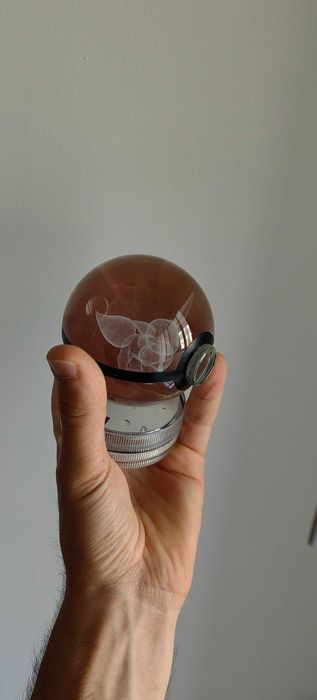 Pokébola de Cristal Eevee c/Luzes LED