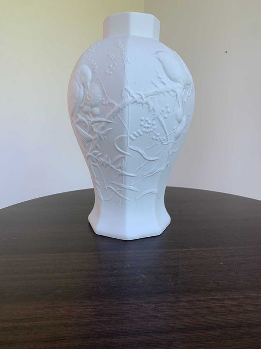 Чудова велика ваза з бісквітного порцеляни