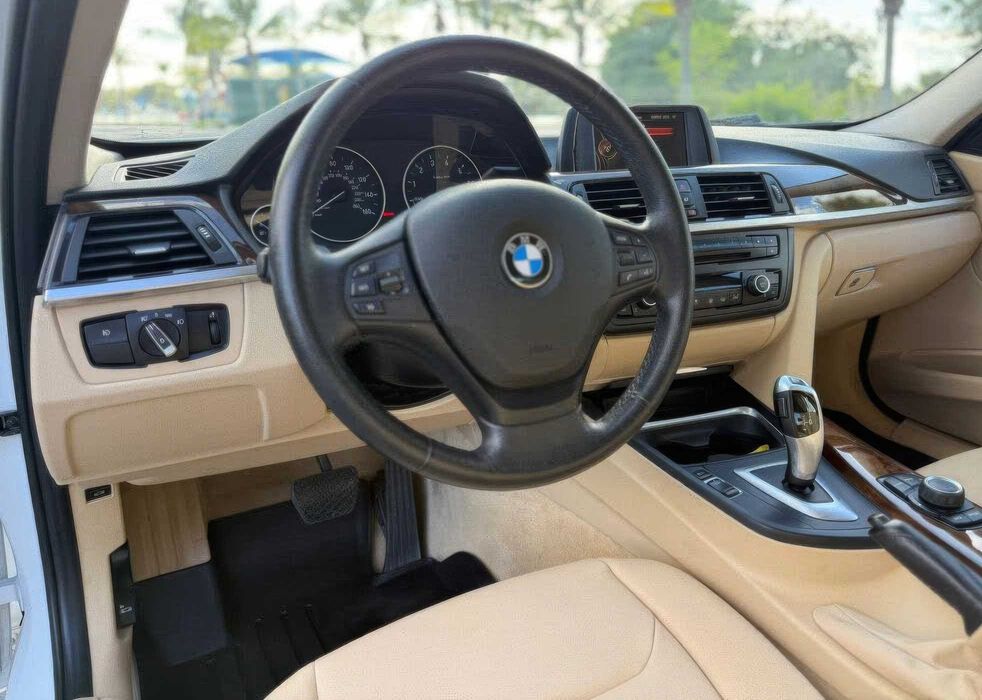 BMW 320I      2015