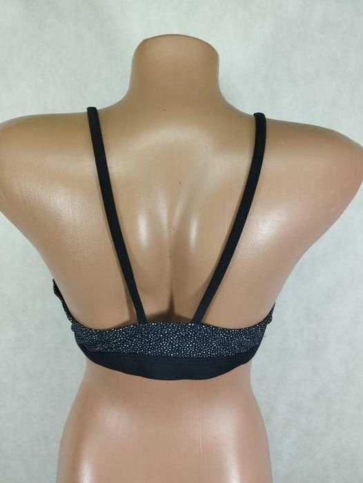 Купальник топ верх на бретельках черный белый
Atmosphere