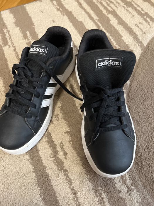 Кросівки універсальні adidas