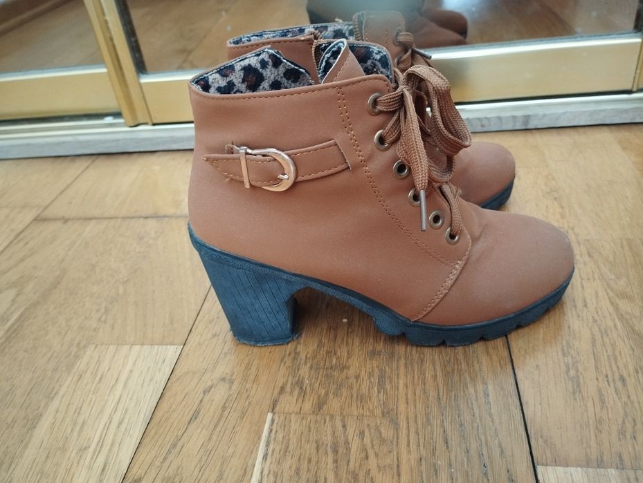 Botins castanhos 38