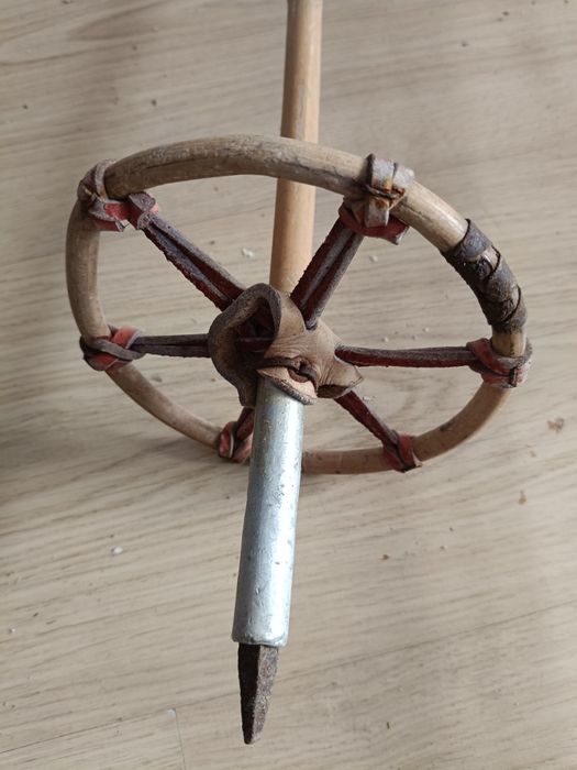 Kijki narciarskie bambusowe stare..