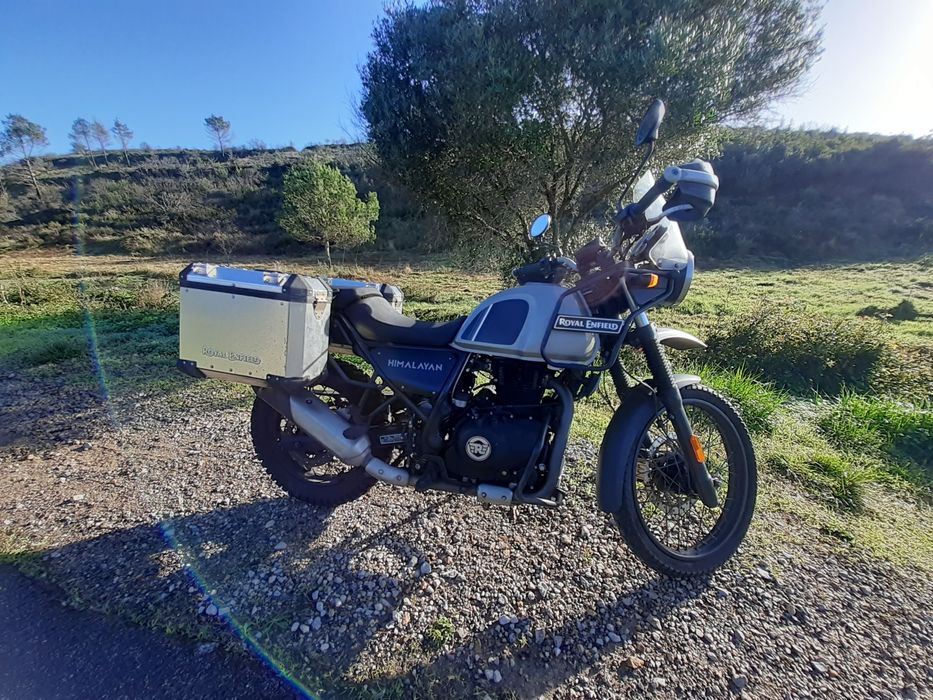 Vendo Himalayan de 2020 em bom estado e com caixas