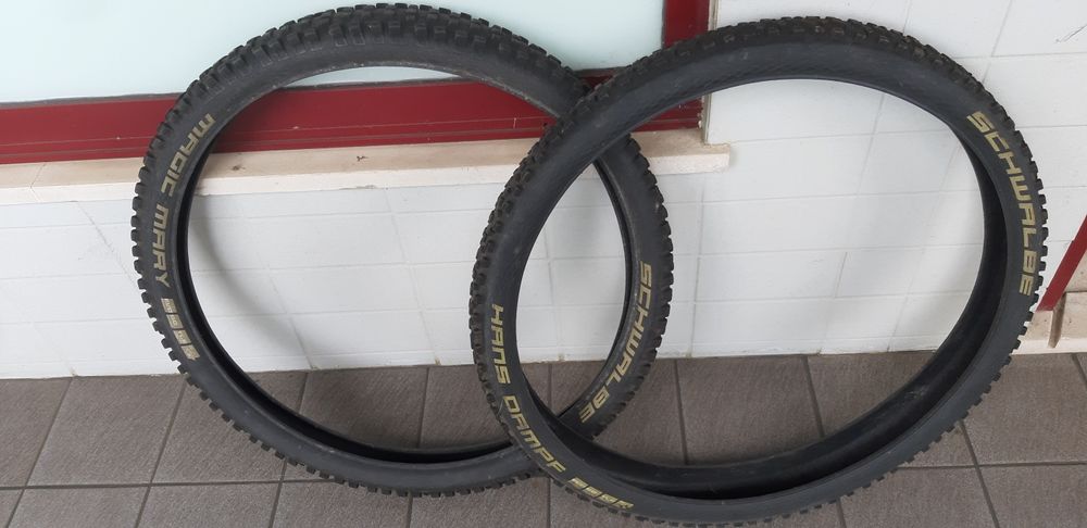 Pneus Schwalbe Magic Mary e Hans Dampf