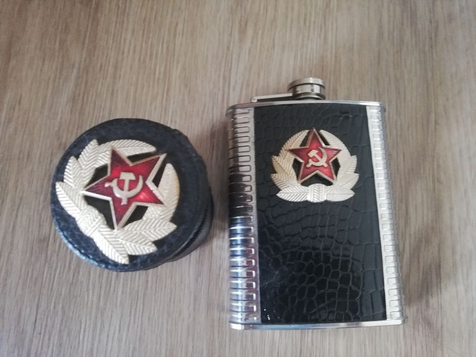 Bebedor/frasco e copos em metal união soviética