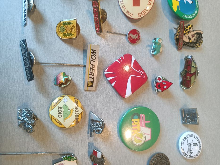 Spinki,przypinki ,metalowe znaczki.