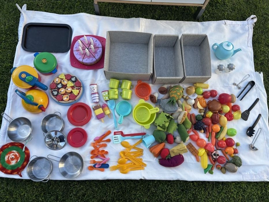 Cozinha de brincar do Ikea Duktig com múltiplos extras