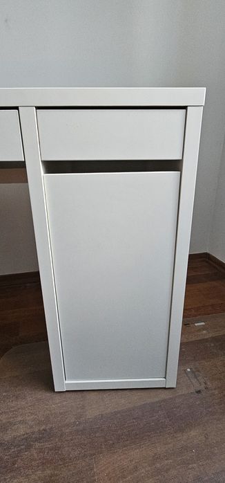 Biurko IKEA MICKE 105x50 cm białe – szuflady, szafka z półkami
