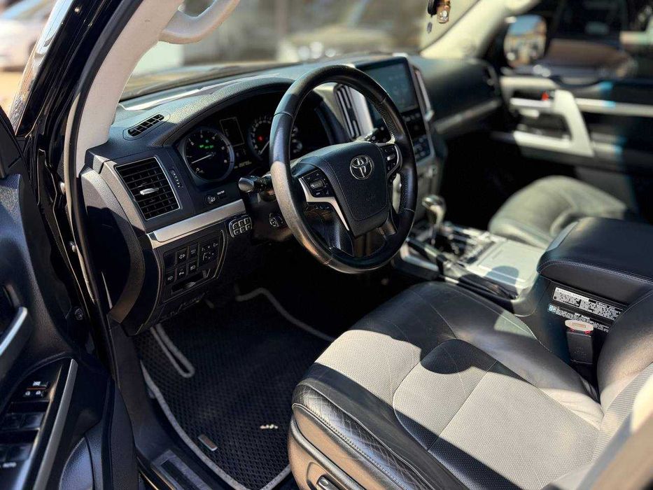 Toyota Land Cruiser 200