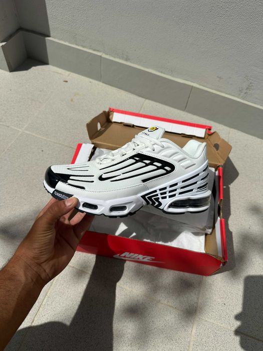 Sapatilhas Nike Air Max Plus 3 TN III Brancas/Pretas - Tam 43 (Novas)