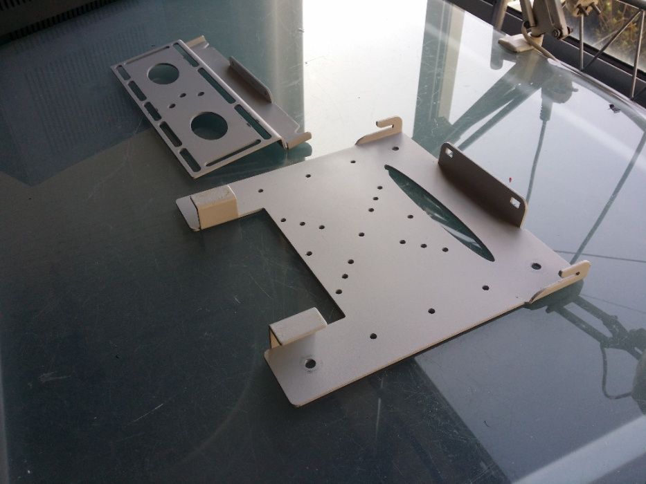 Suporte de TV, resistente, fixo, até tvs de 42". Vesa 10x10 e 20x20