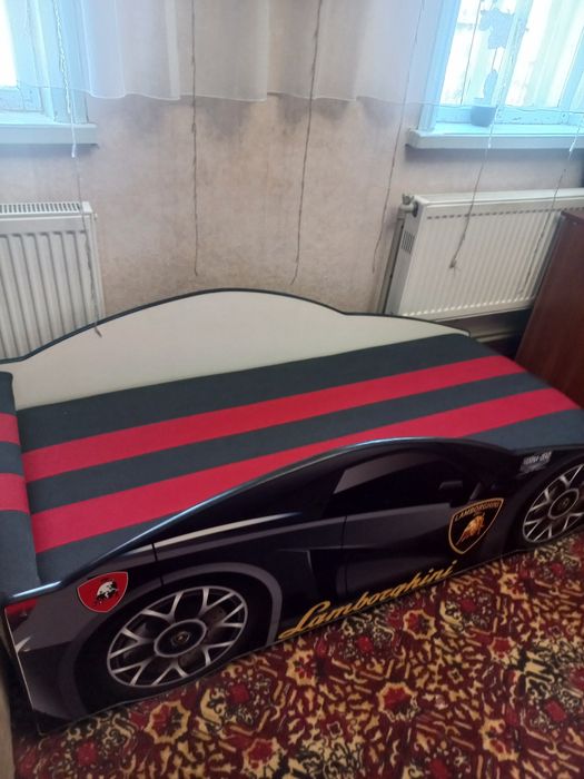 Продам дитяче ліжко машинку  Ламборгині.  Майже нове