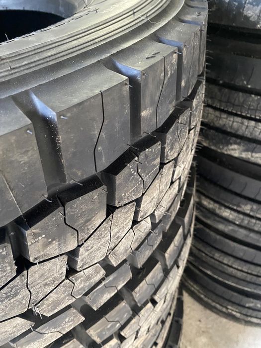 Шини bridgestone 245.70.17,5 комплект 4 шт