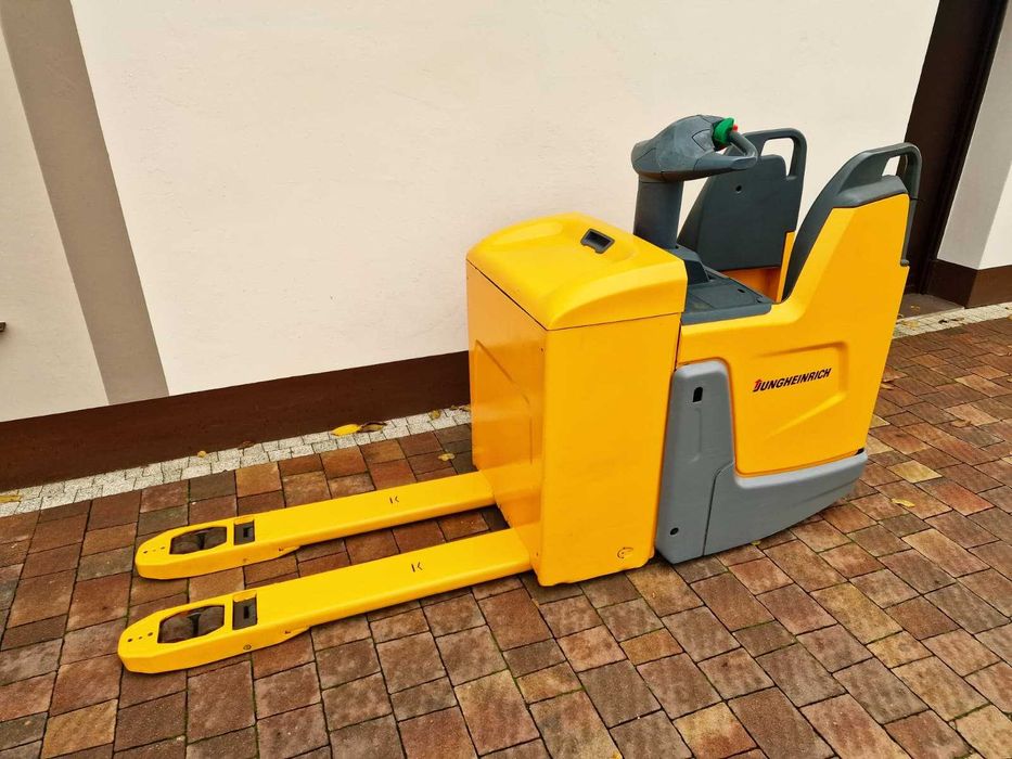 Jungheinrich ERE 225 Wózek niskiego unoszenia rydwan Paleciak 465Ah