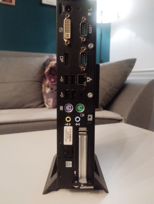 Fujitsu Futro s920 gx424cc 4rdzenie 8gb ram SSD AMD serwer