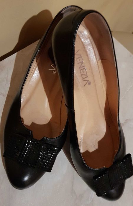 Czółenka Venezia  czarne skóra