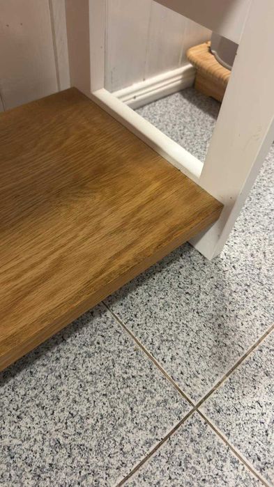 Estante com prateleiras