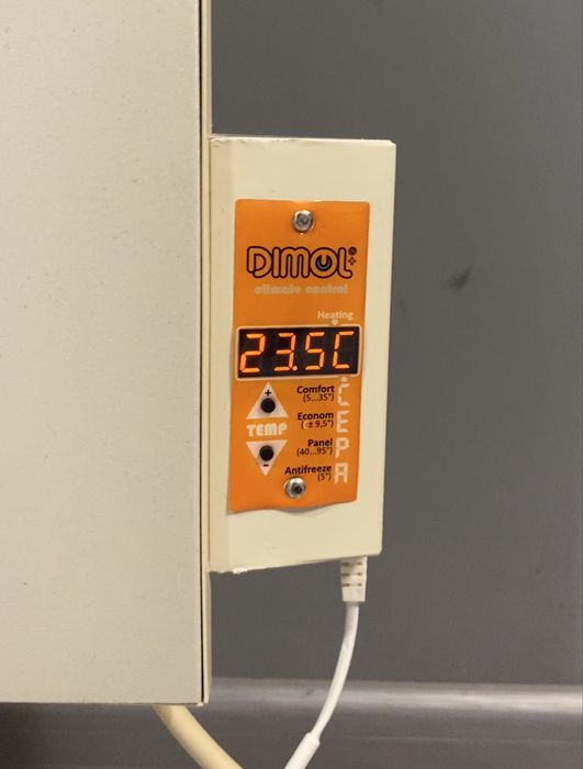 Керамічний обігрівач Dimol Maxi 05 Plus 750 Вт з ніжками