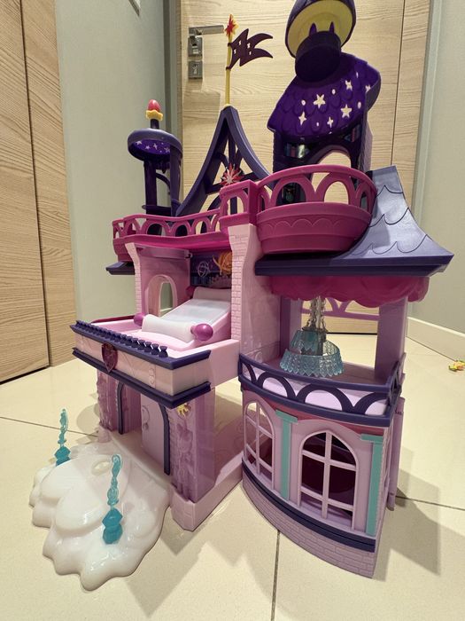 My Little Pony, Magiczna szkoła przyjaźni, zamek
