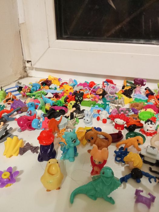 Лот игрушки с Киндера