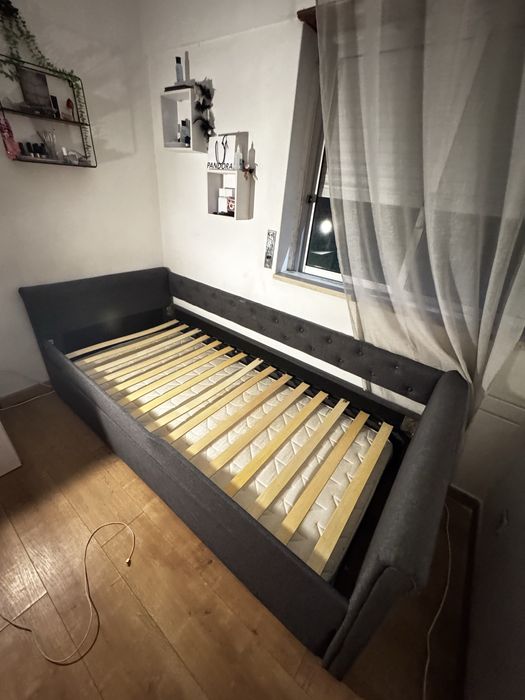 Cama Belliani de solteiro usada mas como nova