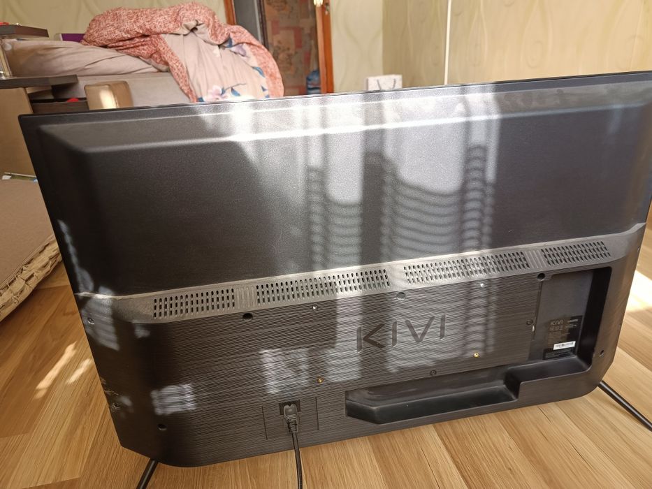 Телевизор KIVI 32H510KD (32 дюйма) в хорошем состоянии
