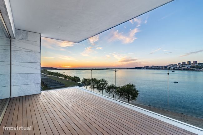 Apartamento T3 NOVO, com vista sobre o rio Douro