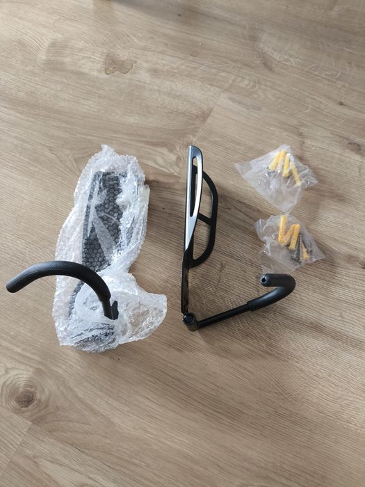 Uchwyt na rower dwie sztuki z kółkami do montażu