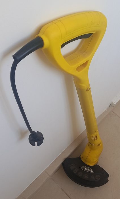 Máquina de cortar relva