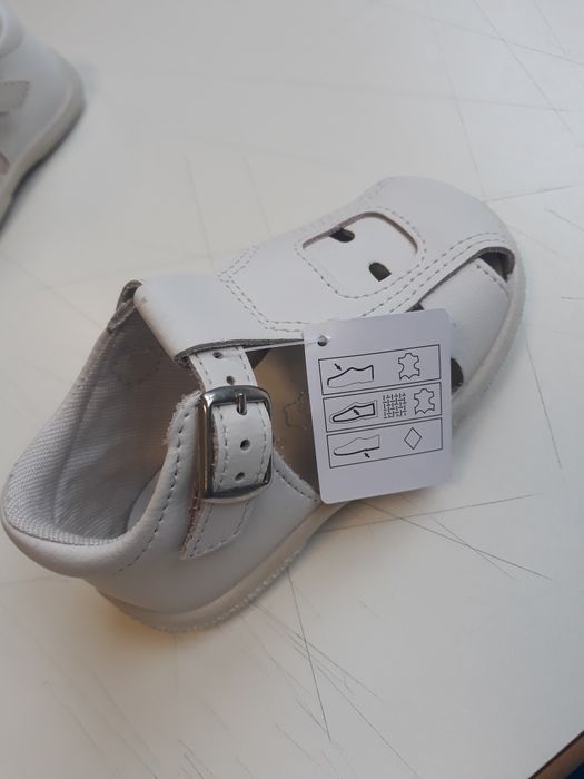 Sandália unisexo em pele