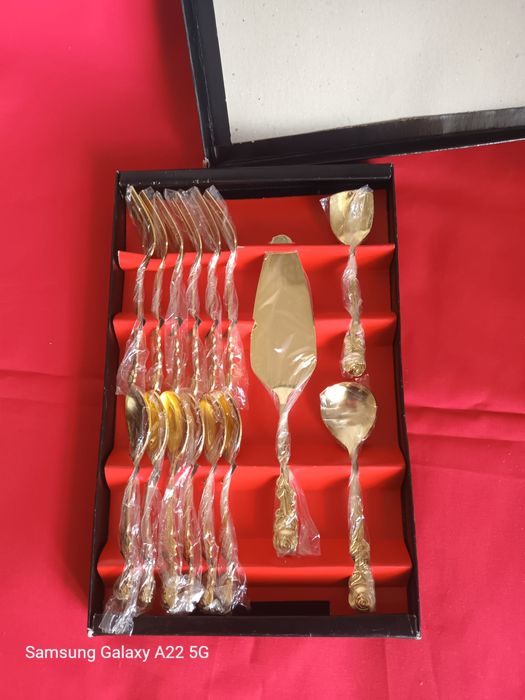 Faqueiro 15 peças banho d'ouro Novo