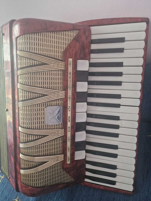 Piękny akordeon czeski 96.