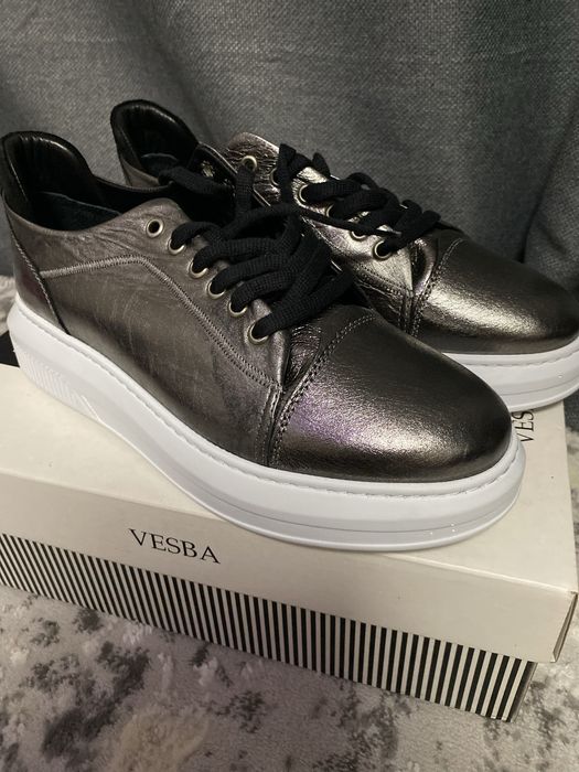 Продам взуття  нове