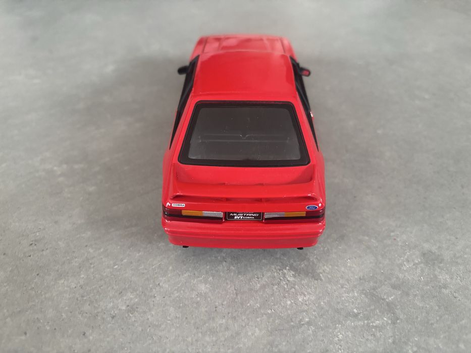 Model Welly skala 1/24 Ford Mustang SVT Cobra