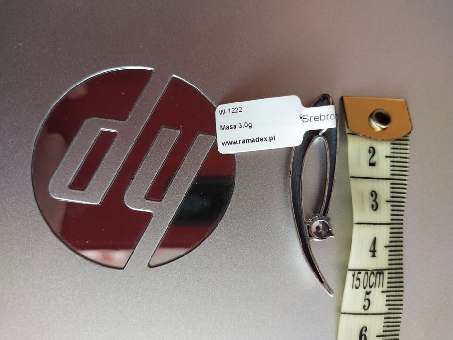 Dwie srebrne zawieszki do łańcuszka