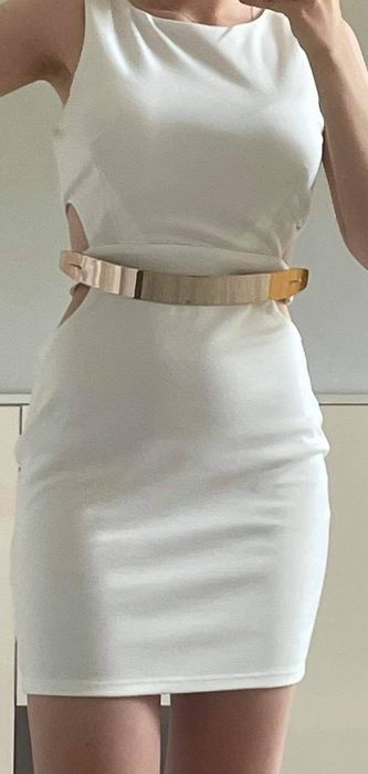 AX PARIS - sukienka podkreślająca figurę, wycięcia po bokach