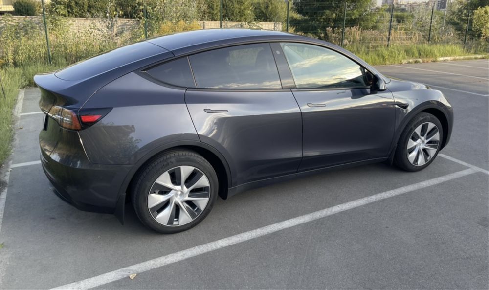 Tesla Y 7 місць  опюренда  для таксі 480 км
