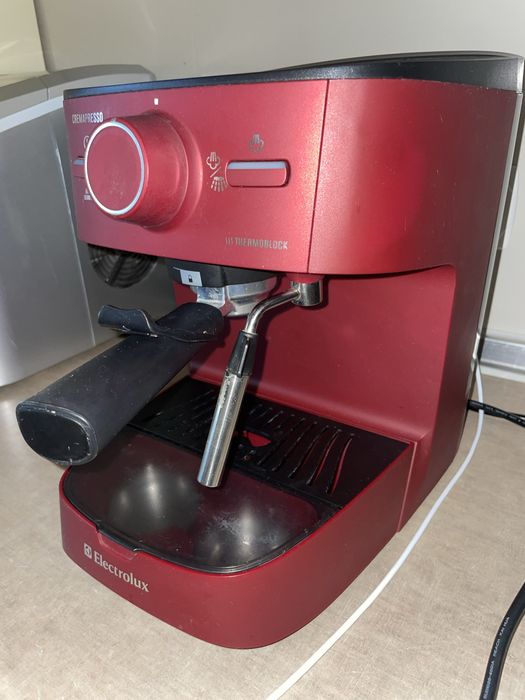 Кофеварка Electrolux Cremapresso EEA 255