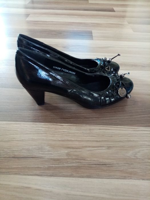Buty na obcasie czarne 36
